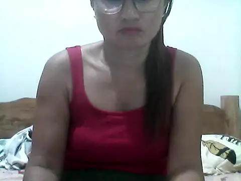nathalie0045 online show from May 19, 2026, 10:28 pm
