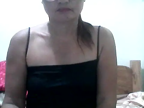 nathalie0045 online show from June 14, 2026, 9:21 am