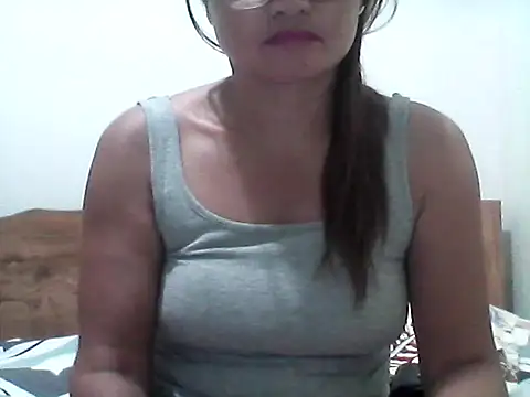 nathalie0045 online show from May 27, 2026, 8:54 am