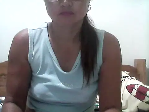 nathalie0045 online show from May 22, 2026, 9:13 pm