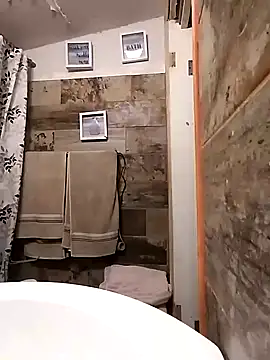 Snapshot of Arce92 chatting on April 13, 2026, 7:23 am Arce92 online show from April 13, 2026, 7:23 am