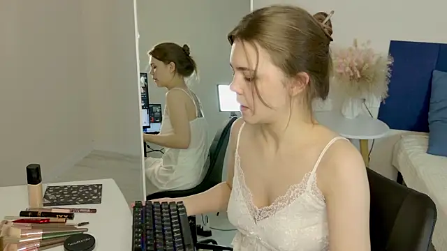 Snapshot of LeksaLove chatting on October 28, 2025, 5:56 pm LeksaLove online show from October 28, 2025, 5:56 pm