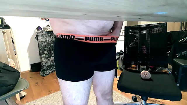 Snapshot of michaelm1983 chatting on November 17, 2025, 8:07 am michaelm1983 online show from November 17, 2025, 8:07 am