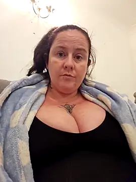 Snapshot of Biggtitz121 chatting on September 23, 2025, 8:38 pm Biggtitz121 online show from September 23, 2025, 8:38 pm