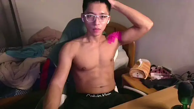 Snapshot of iron0401 chatting on February 26, 2026, 5:13 pm iron0401 online show from February 26, 2026, 5:13 pm