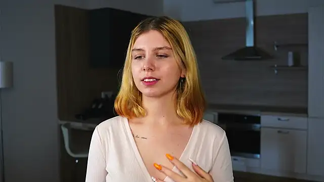 HermelindaKopczyk online show from October 10, 2025, 4:35 am