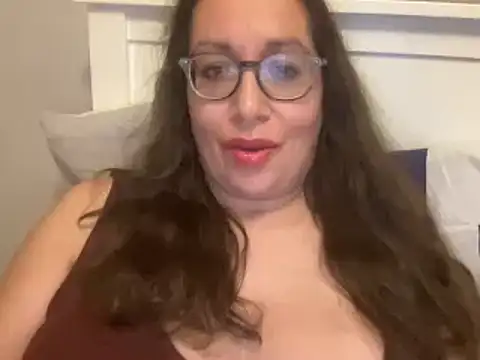 RosaFreya online show from September 22, 2025, 5:52 pm