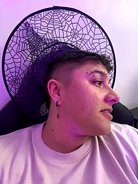 Snapshot of IanGilbert chatting on October 25, 2025, 7:58 pm IanGilbert online show from October 25, 2025, 7:58 pm