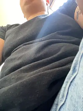 Snapshot of IanGilbert chatting on November 22, 2025, 2:49 pm IanGilbert online show from November 22, 2025, 2:49 pm