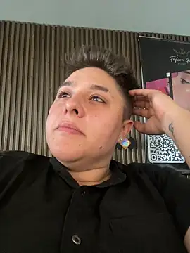 Snapshot of IanGilbert chatting on October 29, 2025, 4:50 pm IanGilbert online show from October 29, 2025, 4:50 pm