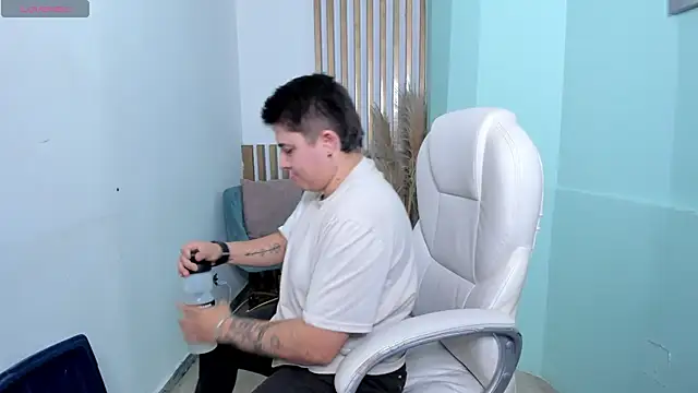 Snapshot of IanGilbert chatting on February 9, 2026, 8:29 pm IanGilbert online show from February 9, 2026, 8:29 pm