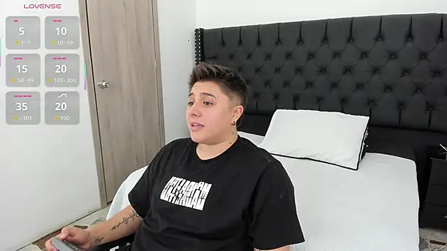 Snapshot of IanGilbert chatting on November 24, 2025, 7:58 pm IanGilbert online show from November 24, 2025, 7:58 pm