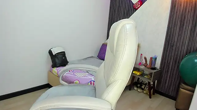 Snapshot of roxana_santini chatting on October 25, 2025, 4:40 pm roxana santini online show from October 25, 2025, 4:40 pm