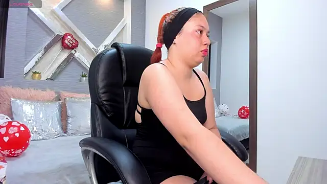 Snapshot of roxana_santini chatting on October 3, 2025, 2:40 pm roxana santini online show from October 3, 2025, 2:40 pm