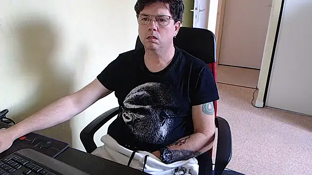 blueandwhite1 online show from March 9, 2026, 4:43 pm