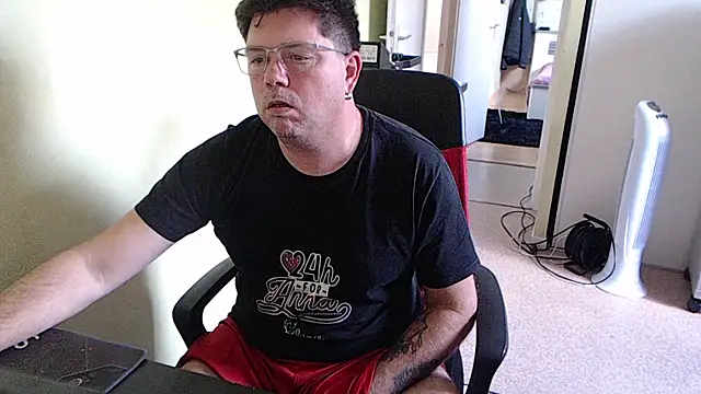 Snapshot of blueandwhite1 chatting on October 22, 2025, 3:00 pm blueandwhite1 online show from October 22, 2025, 3:00 pm