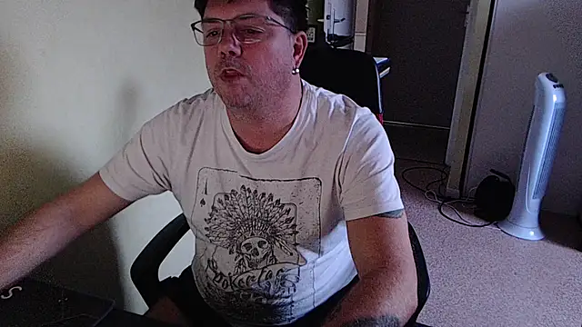 Snapshot of blueandwhite1 chatting on November 13, 2025, 4:00 pm blueandwhite1 online show from November 13, 2025, 4:00 pm