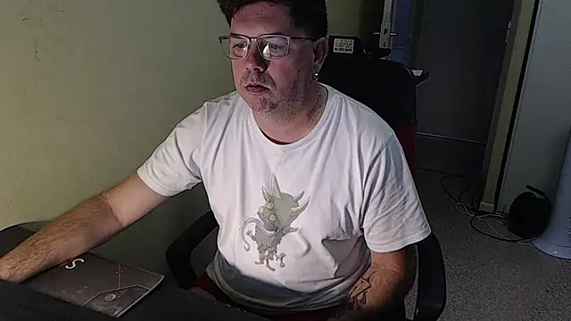 Snapshot of blueandwhite1 chatting on November 5, 2025, 8:06 am blueandwhite1 online show from November 5, 2025, 8:06 am