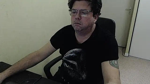 Snapshot of blueandwhite1 chatting on January 7, 2026, 8:47 pm blueandwhite1 online show from January 7, 2026, 8:47 pm