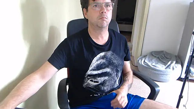 blueandwhite1 online show from July 31, 2026, 2:37 pm