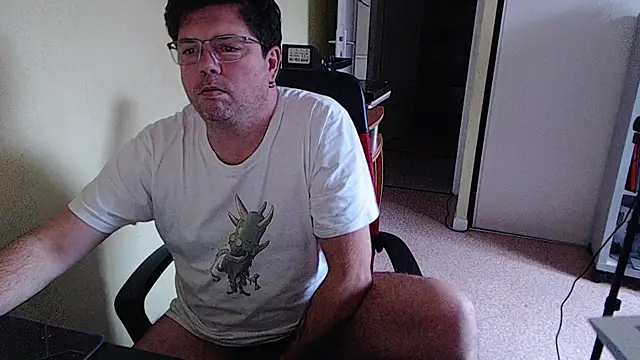 Snapshot of blueandwhite1 chatting on December 19, 2025, 2:41 pm blueandwhite1 online show from December 19, 2025, 2:41 pm