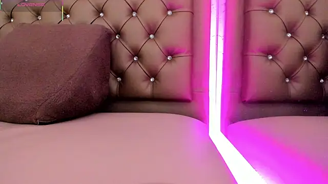 Snapshot of Zoe-Johnson_ chatting on September 25, 2025, 9:32 pm Zoe-Johnson online show from September 25, 2025, 9:32 pm