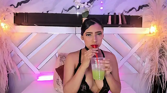 Snapshot of Zoe-Johnson_ chatting on May 5, 2026, 9:18 pm Zoe-Johnson online show from May 5, 2026, 9:18 pm