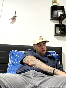 Jaguer2213 online show from September 26, 2025, 2:40 am