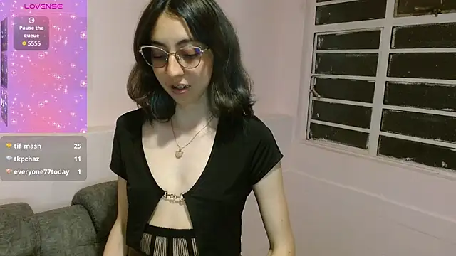 AnnieSparkle online show from November 6, 2025, 11:42 pm