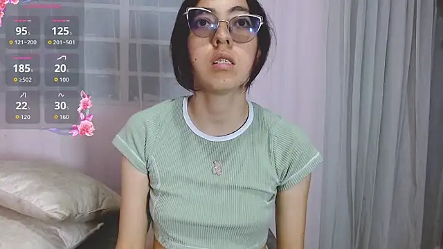 Snapshot of AnnieSparkle chatting on April 5, 2026, 12:17 am AnnieSparkle online show from April 5, 2026, 12:17 am