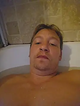 Snapshot of justeadeux chatting on November 6, 2025, 4:11 pm justeadeux online show from November 6, 2025, 4:11 pm