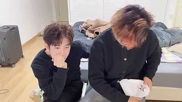 STxuguanhan online show from November 19, 2025, 2:17 pm