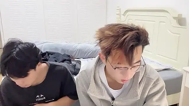 STxuguanhan online show from November 28, 2025, 8:36 am