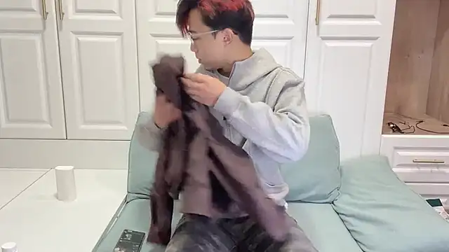 STxuguanhan online show from October 20, 2025, 9:32 am