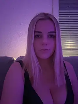 ItsLxsa online show from April 29, 2026, 8:59 pm
