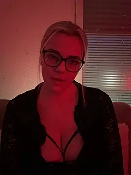 ItsLxsa online show from May 11, 2026, 8:06 pm