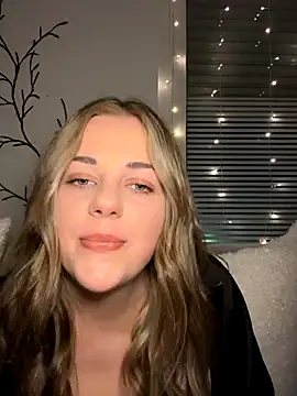 ItsLxsa online show from September 26, 2025, 9:43 pm