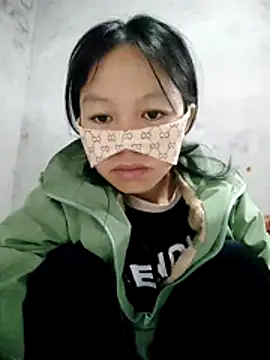 Lilyy-y online show from November 27, 2025, 9:48 pm