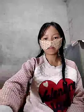 Lilyy-y online show from November 1, 2025, 4:12 pm