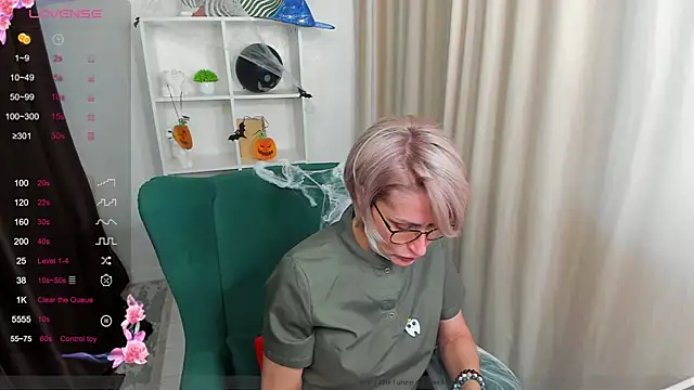 Snapshot of PamellaMurphy chatting on November 1, 2025, 5:36 am PamellaMurphy online show from November 1, 2025, 5:36 am