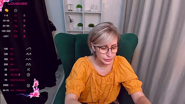 Snapshot of PamellaMurphy chatting on November 10, 2025, 5:12 am PamellaMurphy online show from November 10, 2025, 5:12 am