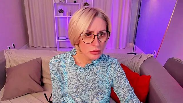 Snapshot of PamellaMurphy chatting on October 28, 2025, 8:35 am PamellaMurphy online show from October 28, 2025, 8:35 am