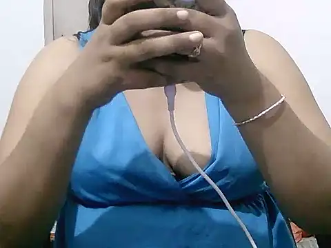 Mon-Luv online show from September 14, 2025, 6:30 pm