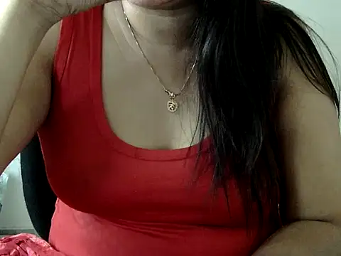 Snapshot of Mon-Luv chatting on December 17, 2025, 8:08 am Mon-Luv online show from December 17, 2025, 8:08 am