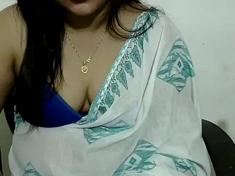 Mon-Luv online show from November 25, 2025, 2:17 pm