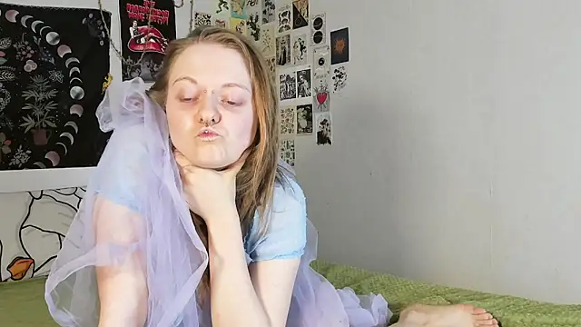 Snapshot of WonderConnie1 chatting on September 14, 2025, 3:34 pm WonderConnie1 online show from September 14, 2025, 3:34 pm
