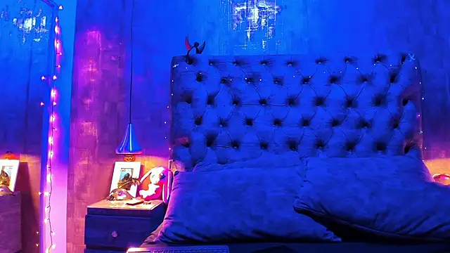 Snapshot of yiyisandoval chatting on November 18, 2025, 7:50 pm yiyisandoval online show from November 18, 2025, 7:50 pm