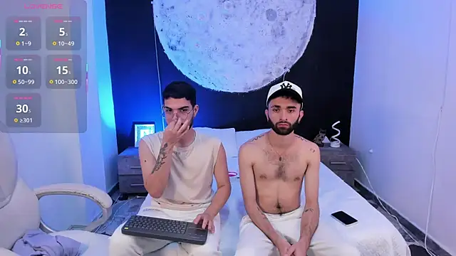 Snapshot of marcoAndMathew chatting on October 5, 2025, 12:18 pm marcoAndMathew online show from October 5, 2025, 12:18 pm
