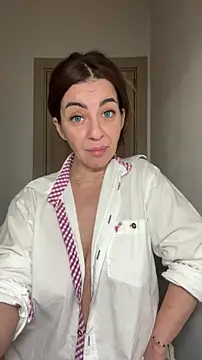 Roxanne Skye online show from November 26, 2025, 3:12 pm