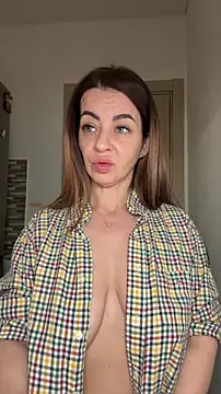 Roxanne Skye online show from November 26, 2025, 3:06 am